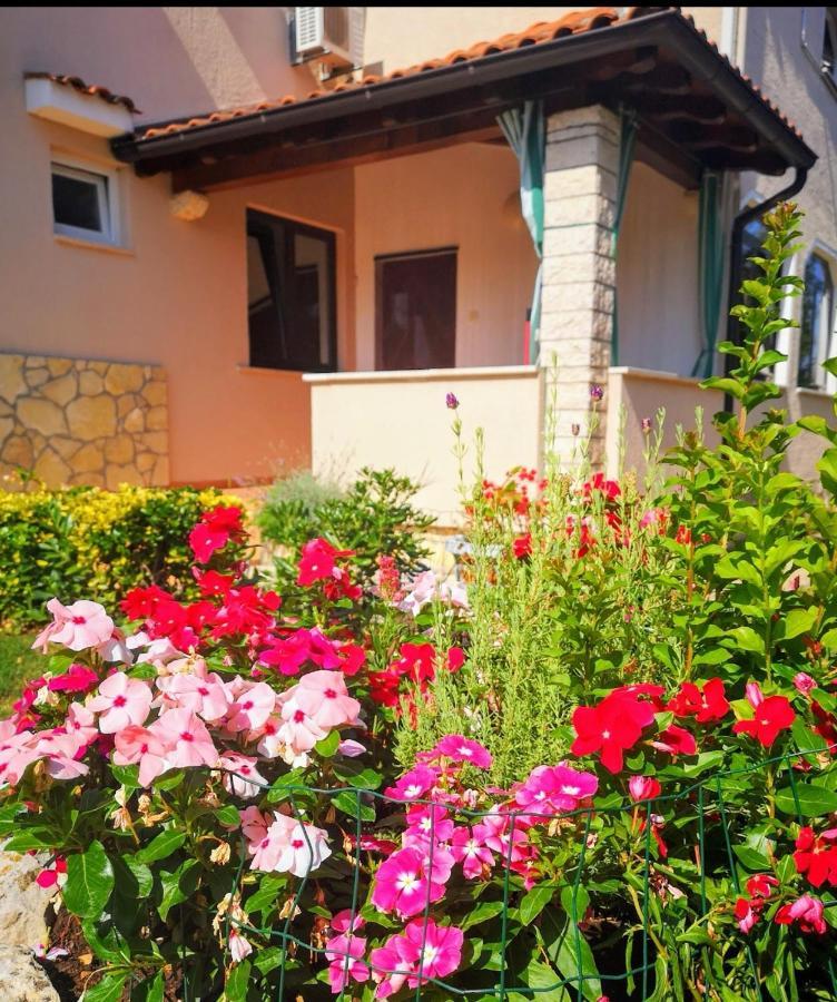 Apartamento Familija Cvitkovic Funtana Exterior foto